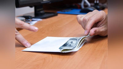 Изрображение 'В РИШТАНЕ ЗА МОШЕННИЧЕСТВО ЗАДЕРЖАЛИ МЕДСЕСТРУ И ПРЕПОДАВАТЕЛЯ ВУЗА'