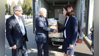 Изрображение 'Посольство США доставило в Ташкент 600 комплектов для защиты от коронавируса'