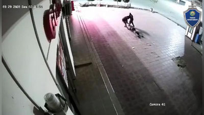 Изрображение 'В Самарканде мужчина жестоко избил сторожа магазина за отказ сделать хот-дог (видео)'