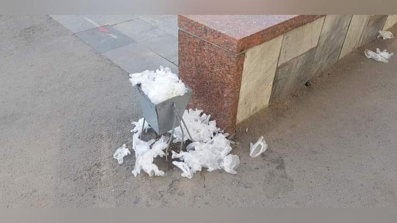 Изрображение 'Ташкентский метрополитен прокомментировал ситуацию с переполненными перчатками урнами'