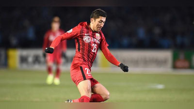 Изрображение 'Одил Ахмедов ожидает в Шанхае начала китайской Суперлиги'