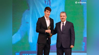 Изрображение 'Эльдор Шомуродов признан лучшим футболистом Узбекистана'