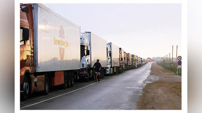 Изрображение 'Посольство помогло 12 узбекским дальнобойщикам, заблокированным на украинско-российской границе'