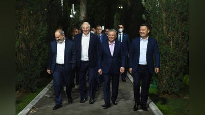 Изрображение 'Главы стран ШОС прогулялись по резиденции правительства Таджикистана (фото)'