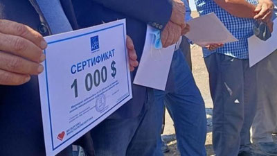 Изрображение 'Жители Мактаарала в Казахстане начали получать сертификаты на $1000 от Алишера Усманова'