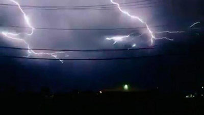 Изрображение 'БИТВУ НЕБЕСНЫХ ТИТАНОВ СНЯЛИ НА ВИДЕО'