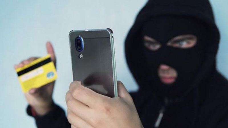 Изрображение 'В Гиждуване студентка лишилась денег, отправив фото пластиковой карты в Telegram'