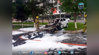 Изрображение 'В Алмазарском районе Ташкента после ДТП загорелся "Кобальт"'
