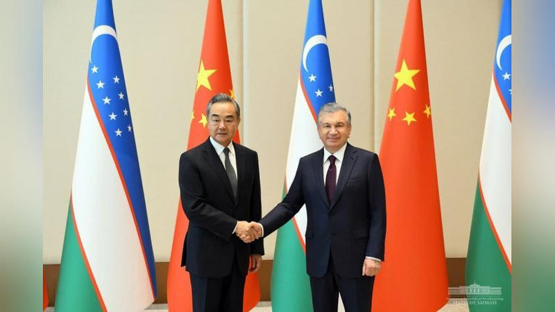 Изрображение 'Президент Узбекистана принял министра иностранных дел Китая Ван И'