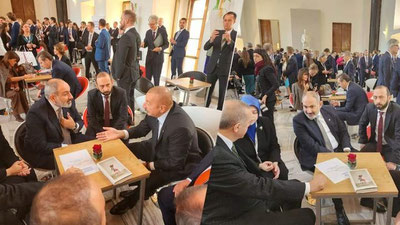 'Erdog`an, Pashinyan va Aliev bir stolda jam bo`ldi'ning rasmi