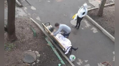 Изрображение 'В Москве женщину оставили умирать на лавке после госпитализации (видео)'