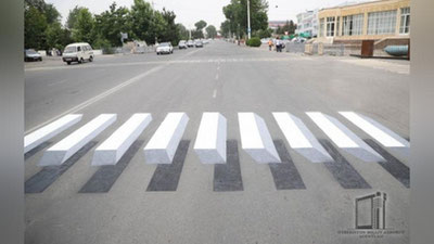 Изрображение 'НА НАМАНГАНСКИХ ДОРОГАХ НАРИСОВАЛИ 3D-ЗЕБРУ'
