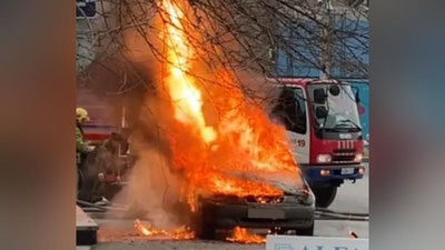 Изрображение 'В Ташкенте на площади "Бешагач" сгорела "Нексия" (фото, видео)'