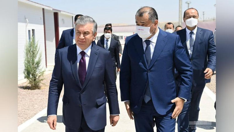'Davlat rahbari Olmaliq kon-metallurgiya kombinatining 3-mis boyitish fabrikasida yaratilgan sharoitlarni ko`zdan kechirdi'ning rasmi