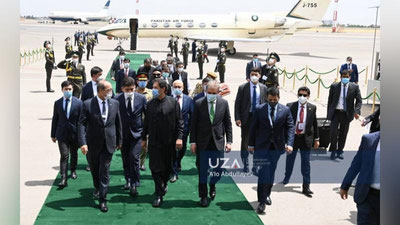 Изрображение 'В ташкентском аэропорту встретили премьер-министра Пакистана'