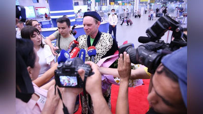 Изрображение 'В Ташкенте встретили Сергея Денисенко, покорившего высочайшую вершину мира'