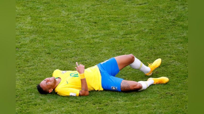 Изрображение 'ПОДСЧИТАНО ВРЕМЯ "ЛЕЖАНИЯ" НЕЙМАРА НА ГАЗОНЕ ВО ВРЕМЯ МАТЧЕЙ ЧМ'