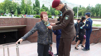 Изрображение 'АКЦИЯ "ЛЕНТА СЛАВЫ" ПРОХОДИТ В ТАШКЕНТЕ: ФОТО, ВИДЕО'