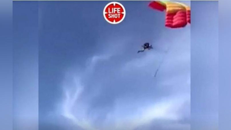 Изрображение 'ПАРАШЮТИСТ РАЗБИЛСЯ ИЗ-ЗА СИЛЬНОГО ПОРЫВА ВЕТРА (ВИДЕО)'