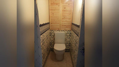 Изрображение 'Мужчина обворовал квартиру жительницы Мирабада, проникнув через шахту в туалете'