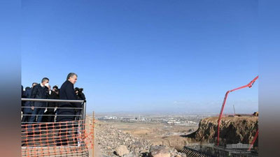 Изрображение 'Президент ознакомился с ходом строительства 3-й медно-обогатительной фабрики АГМК'