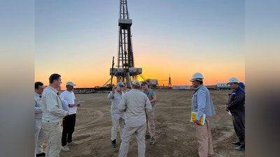 Изрображение '«Узбекнефтегаз»: Члены «Рабочей группы» во главе с Председателем Правления изучили состояние добычи и бурения природного газа в Устюрте (Фото)'
