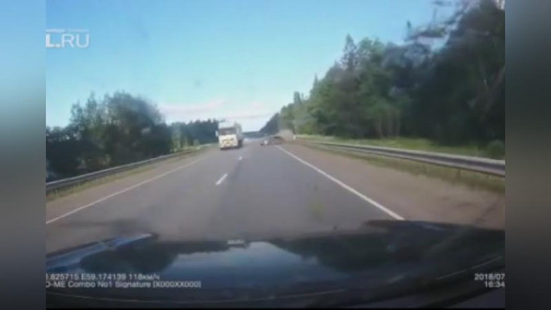 Изрображение 'СТРАШНОЕ ДТП В РОССИИ, В КОТОРОМ ПОГИБЛИ 5 ЧЕЛОВЕК, ПОПАЛО НА ВИДЕО'