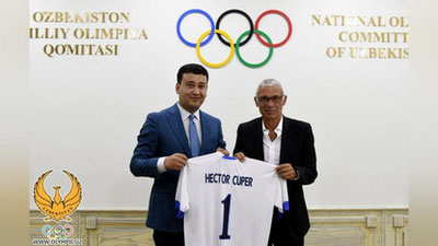 Изрображение 'ЭКТОРУ КУПЕРУ ВРУЧИЛИ ФОРМУ НАЦИОНАЛЬНОЙ СБОРНОЙ'