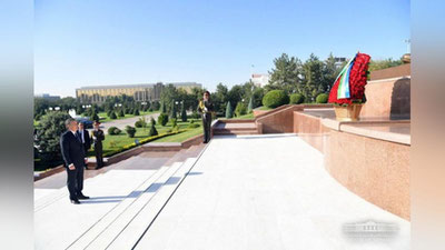 Изрображение 'ШАВКАТ МИРЗИЁЕВ ПОСЕТИЛ ПЛОЩАДЬ МУСТАКИЛЛИК'