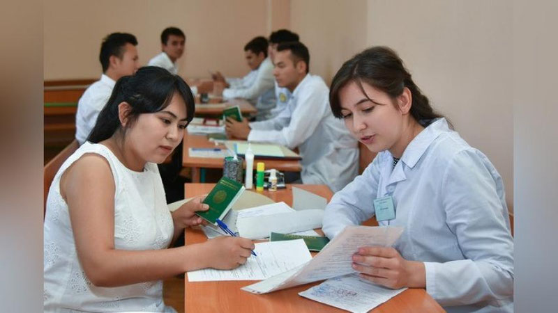 Изрображение 'К 14 июля документы сдали почти 1 млн абитуриентов'