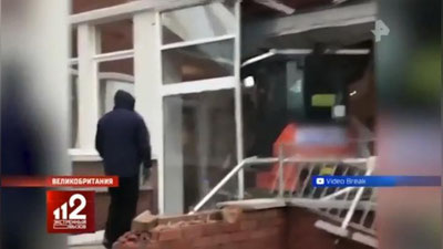 Изрображение 'В АНГЛИИ РАБОЧИЙ РАЗГРОМИЛ ОТЕЛЬ, КОТОРЫЙ САМ И СТРОИЛ (ВИДЕО)'