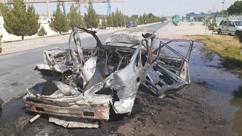 Изрображение 'В Навои во время пожара в "Нексии" взорвался газовый баллон'
