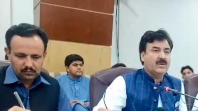 Изрображение 'Курьез в сети: пакистанский министр стал "котиком" во время брифинга'