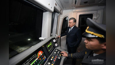 Изрображение 'Президент совершил поездку между новыми станциями метро в Ташкенте (фото)'
