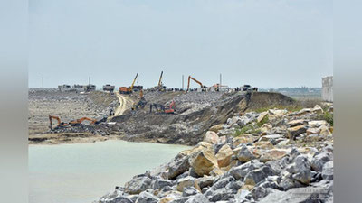 Изрображение 'Фото: Президент лично контролирует работы по восстановлению дамбы'