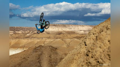 Изрображение 'Российские экстремалы покорили плато Устюрт на горных велосипедах (фото, видео)'