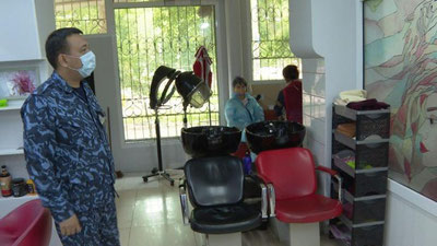 Изрображение 'Видео: Рейды в ташкентских парикмахерских и магазинах'