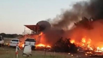 Изрображение 'ЛЕТЧИК ПРОТАРАНИЛ ДОМ НА САМОЛЕТ ПОСЛЕ ССОРЫ С ЖЕНОЙ (ВИДЕО)'