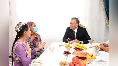 Изрображение 'Президент побывал дома у новоселов в Термезе (фото)'