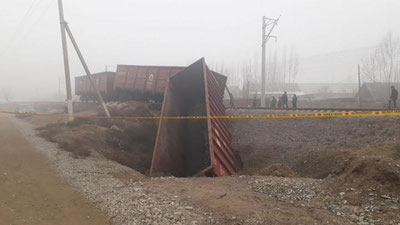 Изрображение 'Под Андижаном грузовые вагоны сошли с рельсов (фото, видео)'