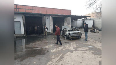 Изрображение 'В гулистанской автомастерской сгорели сразу три автомобиля (фото)'