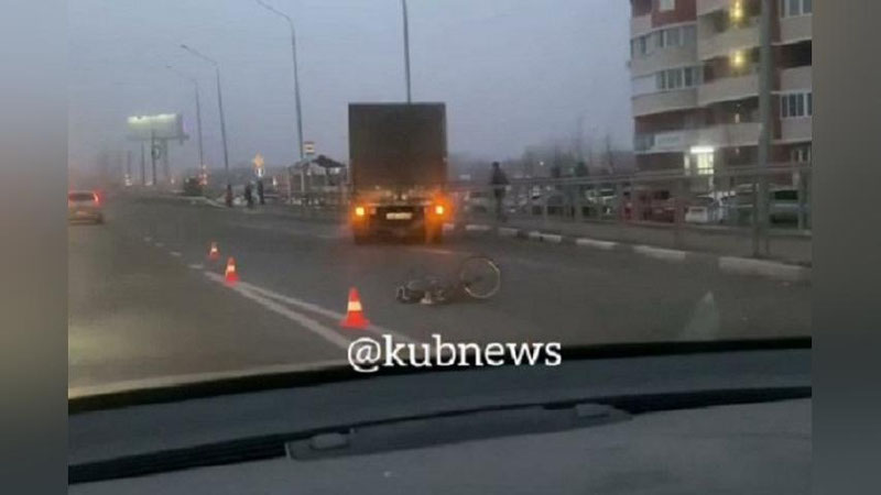 Изрображение 'В Краснодаре грузовик насмерть сбил узбекистанку с велосипедом'