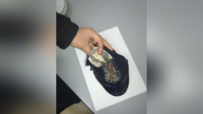 Изрображение 'ЗОЛОТЫЕ УКРАШЕНИЯ ПОД СТЕЛЬКАМИ В ТУФЛЯХ: СЛУЧАЙ НА ГРАНИЦЕ'