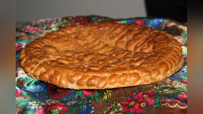 Изрображение 'ТАДЖИКСКИЙ УЧИТЕЛЬ ХРАНИТ САМАРКАНДСКУЮ ЛЕПЕШКУ 34 ГОДА (ВИДЕО)'