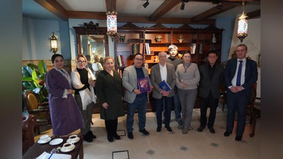 Изрображение 'Делегация Всемирного общества ознакомилась с узбекской коллекцией Национального музея искусств Азербайджана'