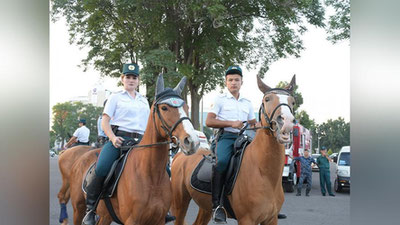 Изрображение 'Фото: Конный флешмоб в центре Ташкента'