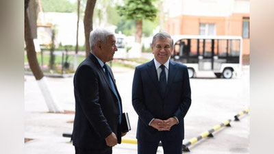 Изрображение 'Видео: Поездка главы государства по Алмазарскому району'