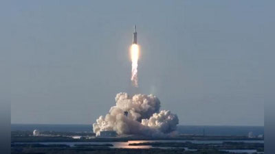 Изрображение 'SPACEX ПРОВЕЛА ПЕРВЫЙ КОММЕРЧЕСКИЙ ЗАПУСК РАКЕТЫ FALCON HEAVY (ВИДЕО)'