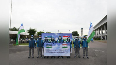 Изрображение 'Глава Минздрава проводил в аэропорту узбекских врачей, отбывающих в Душанбе (фото)'