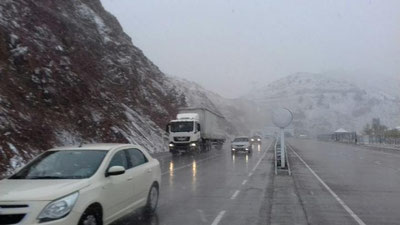 Изрображение 'На перевале "Камчик" выпал снег: водителей просят соблюдать осторожность (видео)'